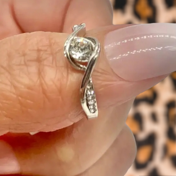 White golden fashion ring studded with super flash zircon rhinestones sparkle s7 - Picture 1 of 6